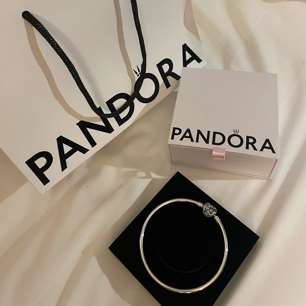 Pandora sterling silver bangle with heart clasp bracelet